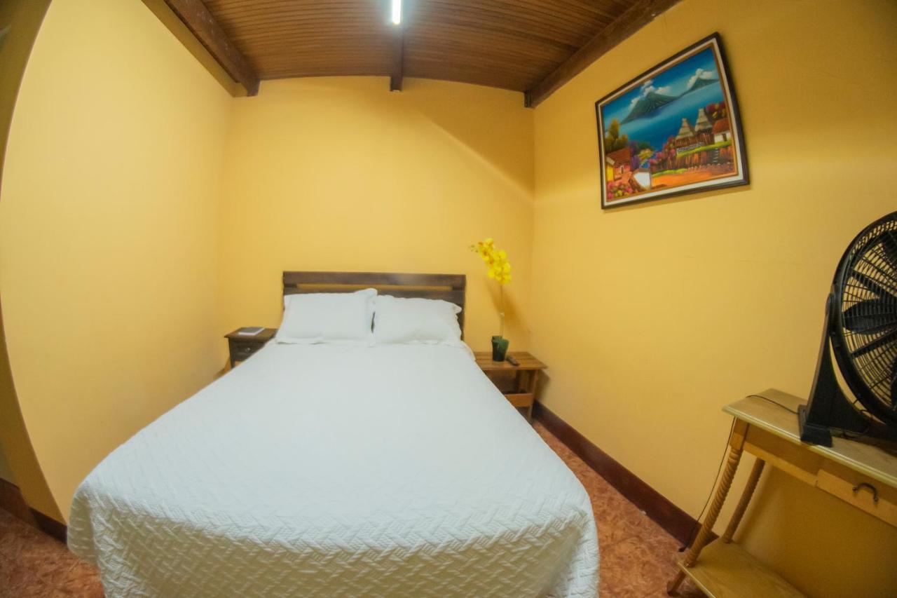 Euro Hostal Guatemala City Exteriör bild